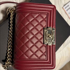 CHANEL SMALL BOY BAG 22 SERIES LAMBSKIN EXCELLENT PRE LOVED CONDITION DEEP RED